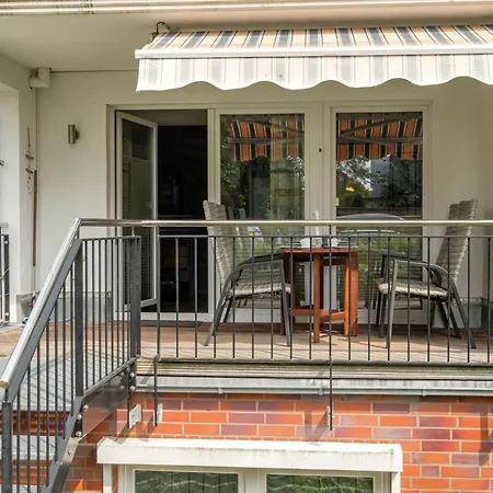 2 Seasons, High Five Apartment