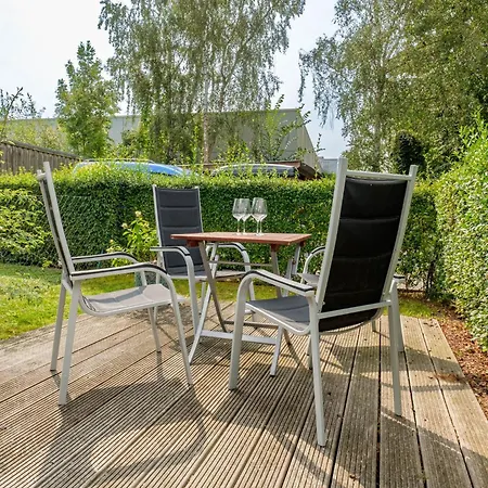 2 Seasons, High Five Apartment *